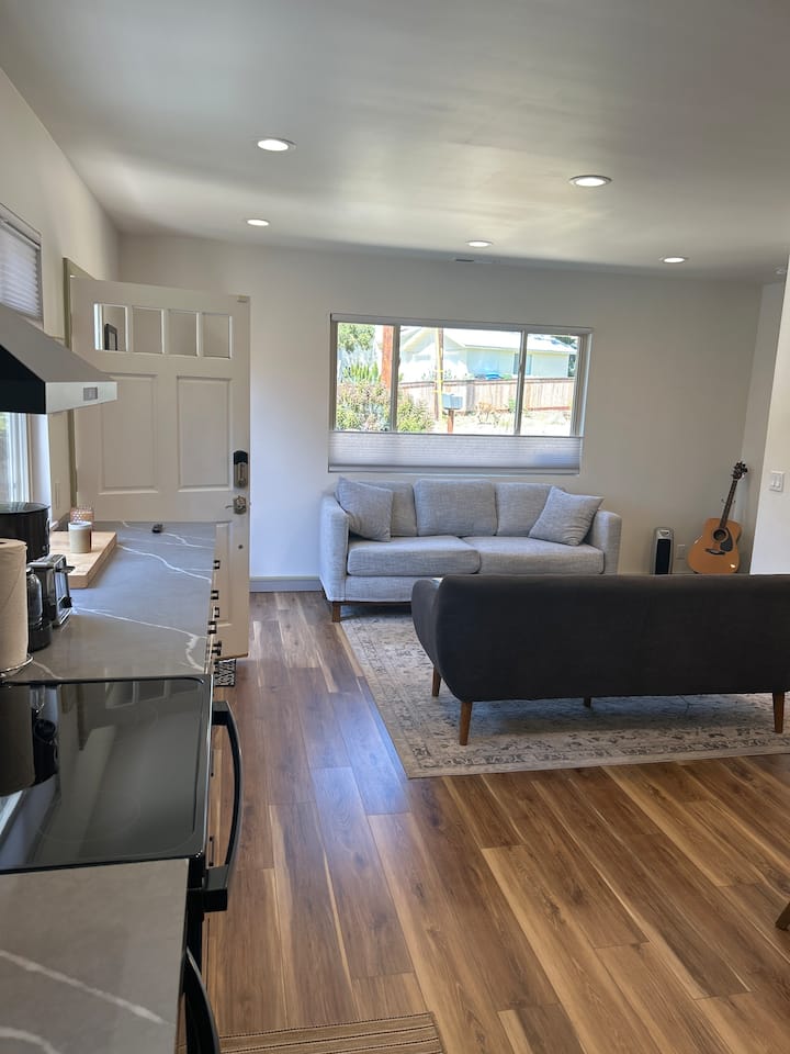 Surf And Stroll Suite/walk To Beach & Downtown - Monterey, CA