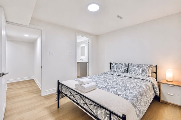 Newly Renovated 3br Suite - Free Parking & Wifi - 마크험