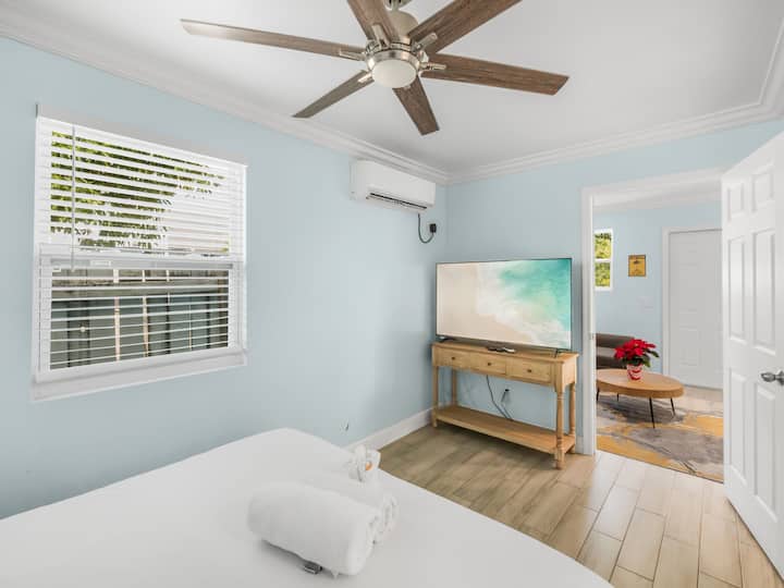 Coconut Beach Cottage - Lake Worth Beach