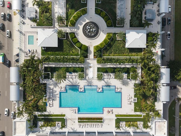 Luxury Furnished Condo In Hollywood W/ Pool & Gym - Hollywood, FL
