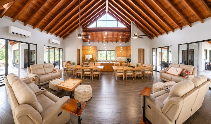 Luxury Jungle Villa W/ Pool, Gym & Views - Belize