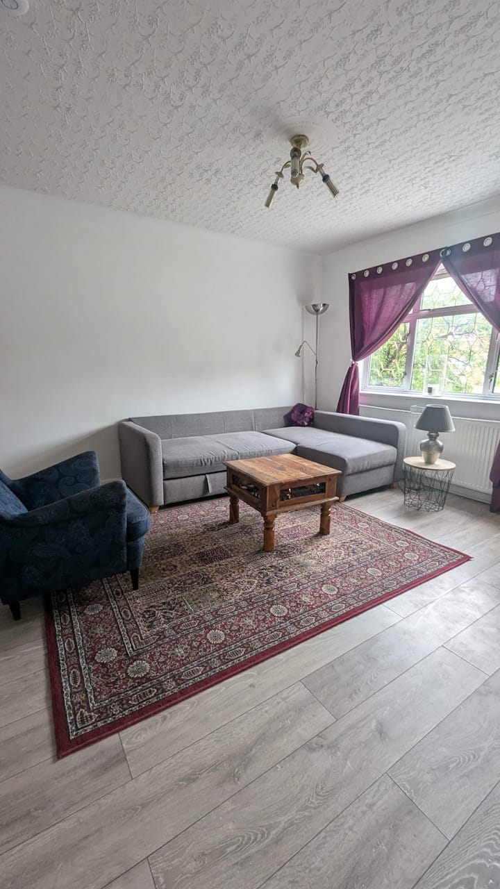 Huge 6-bed House | Heathrow, Elizabeth Ln, Wembly - Ruislip