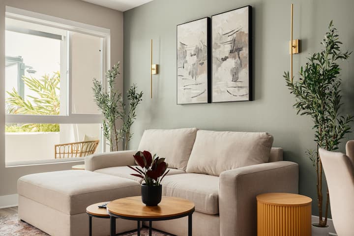 Newport Irvine 2b Designer Suite | Max Comfort - Irvine