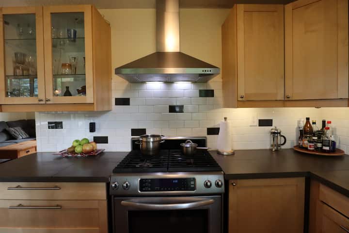 Cozy Rambler For Your Vacation And Relaxation - Bellevue, WA