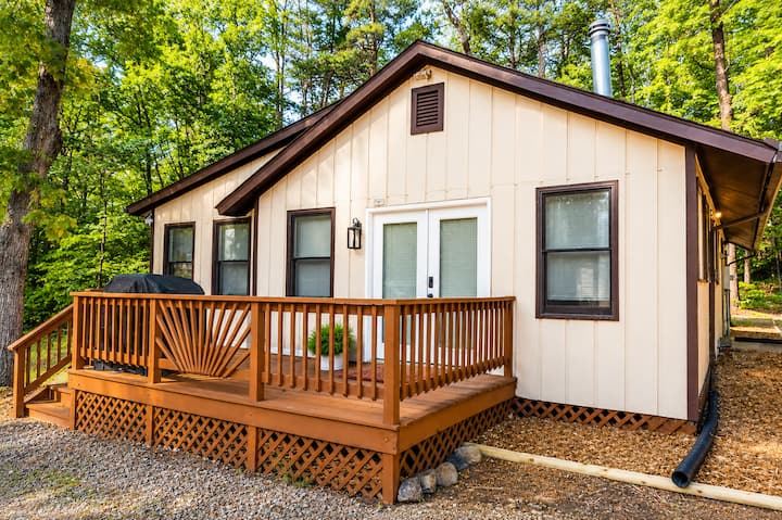 The Getaway At Lake Anna | Modern Farmhouse - Lake Anna, VA