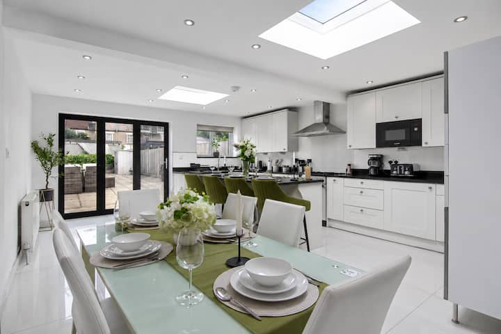 Stylish 6br Retreat Near Elizabeth Line + Parking - Ilford