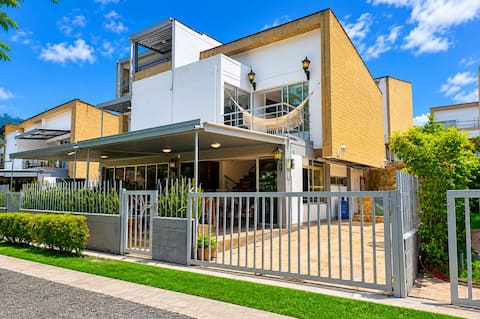 Successful Airbnb property: Modern house | 4 bedrooms with A/C | Private pool in San Jerónimo