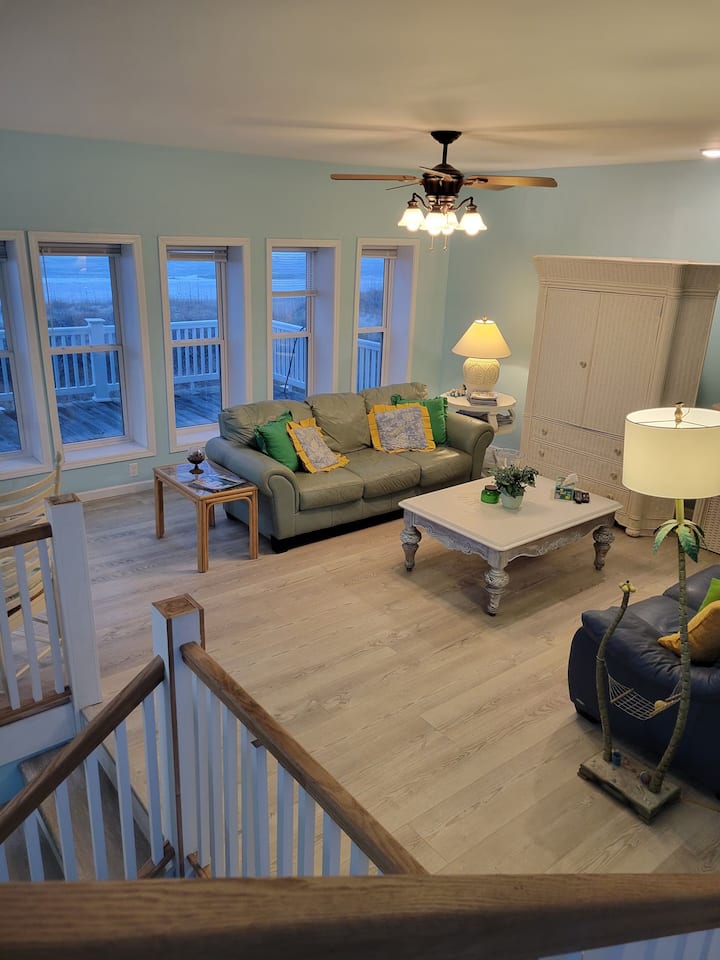 Renovated Oceanfront Sleep 16 Hot Tub Pet Friendly - Emerald Isle, NC