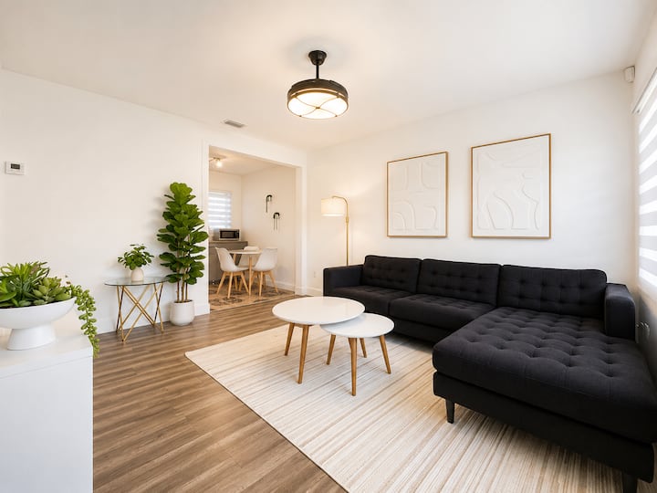 Cozy 2br W/patio+3parking. Near Downtown & Airport - South Beach, FL
