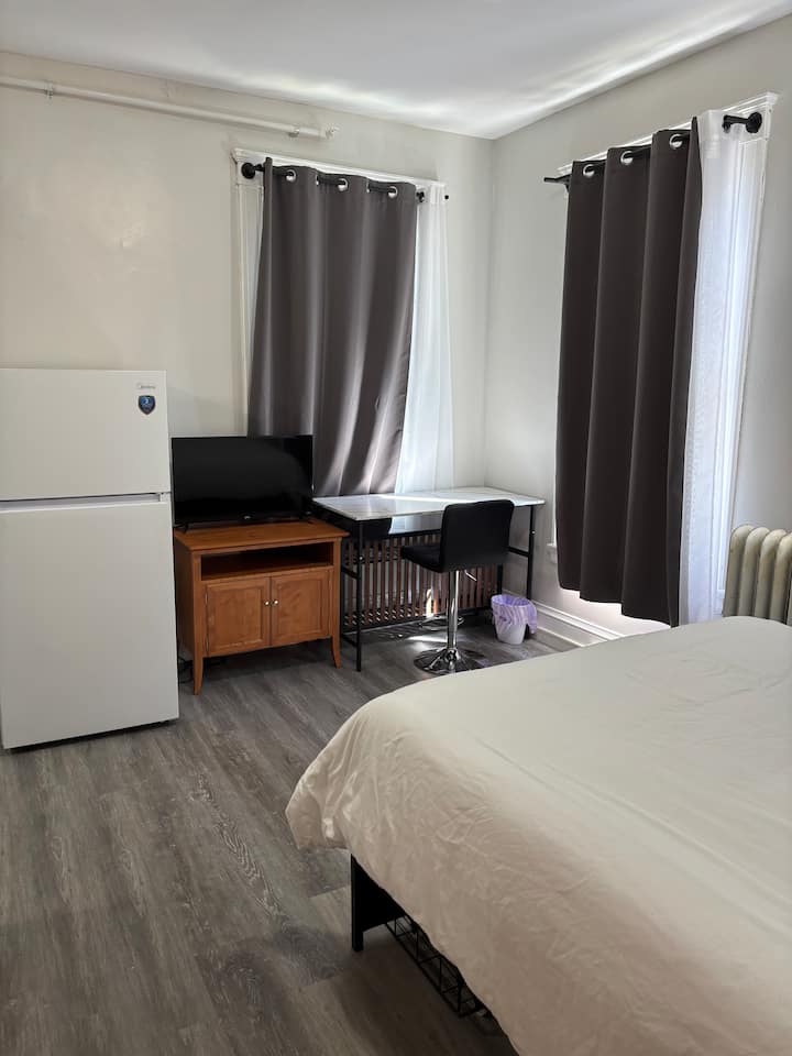 Quiet, Peaceful, Studio #8, Close To Universities - Worcester, MA
