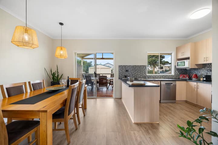 Salt & Staylaid-back Comfort By The Beach - Victor Harbor