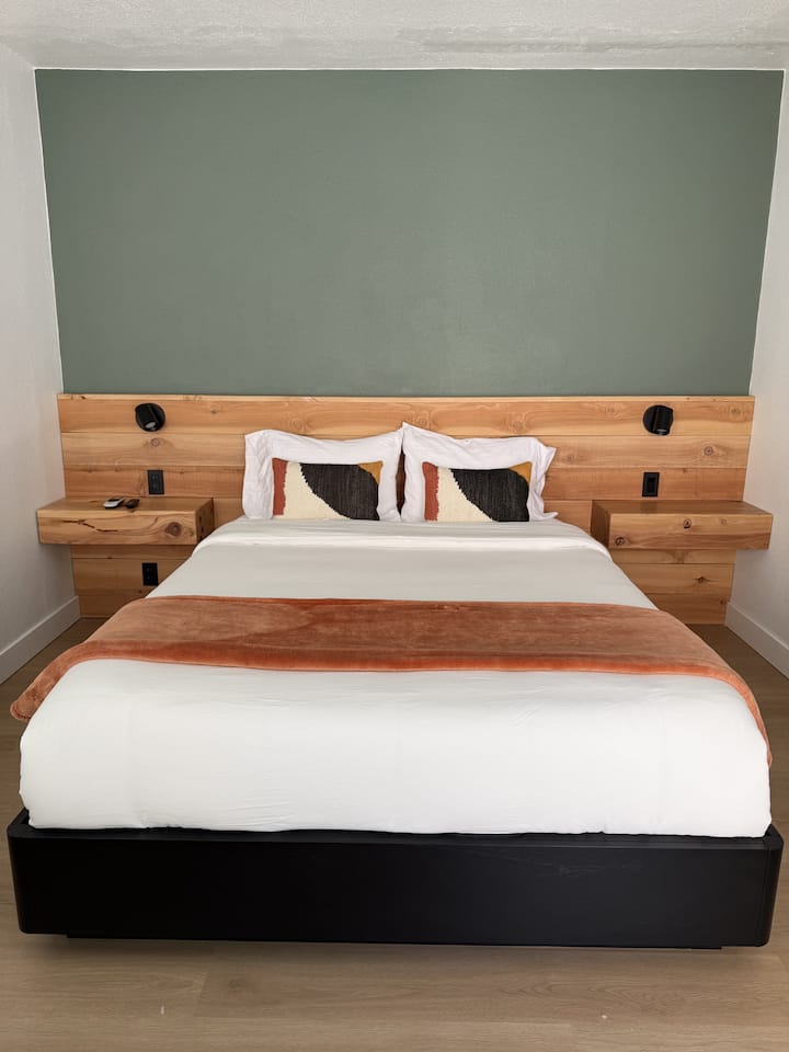 Granite Ridge Hotel - Room 7 - Oakhurst, CA