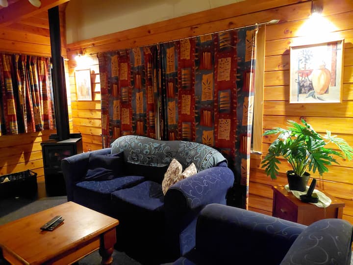 Cosy Log Inn - National Park - New Zealand