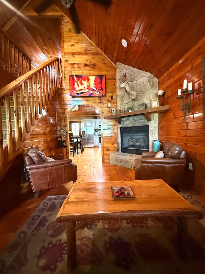 Above & Beyond-amazing Views & Pool! Pet Friendly - Wears Valley, TN