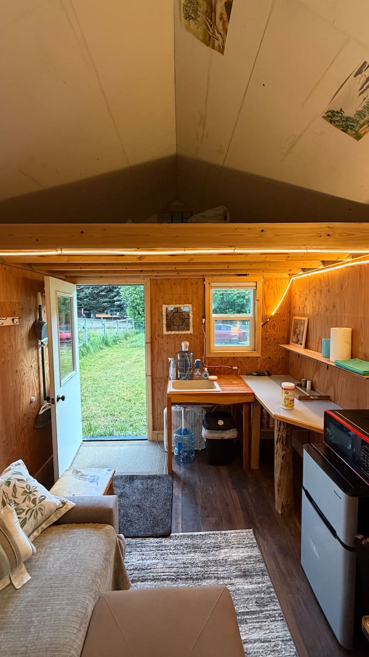 Rustic Riverside Tiny Home Retreat Fishing, Boat - Missoula, MT