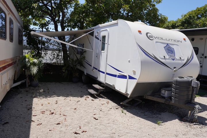 Farm Camper Near 101 Close To Ventura Harbor - Ventura, CA