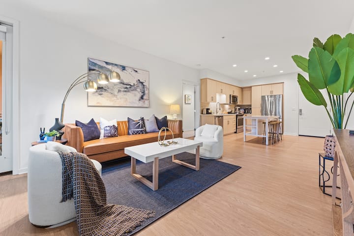 Irvine Spectrum Apartments Home - Lake Forest, CA