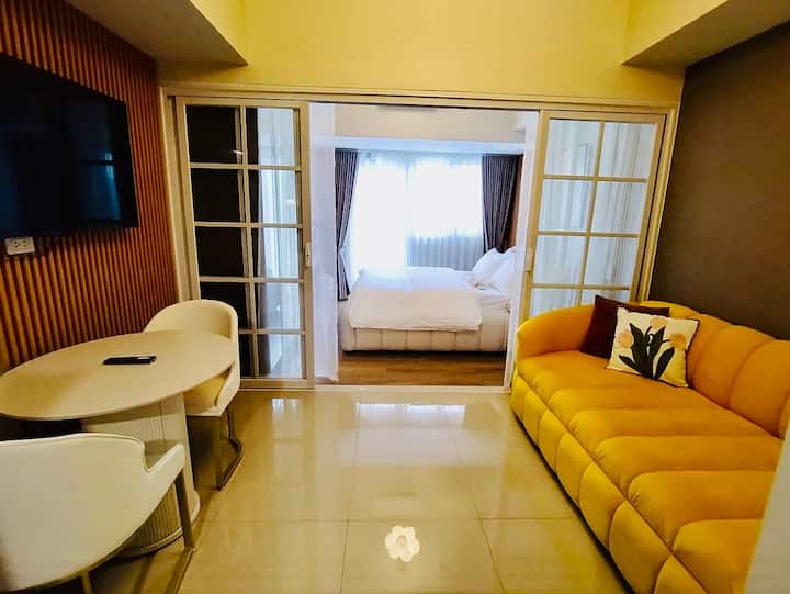 Cozy Luxe 1br Condo | Mckinley West • Bgc • Naia - Filipinler