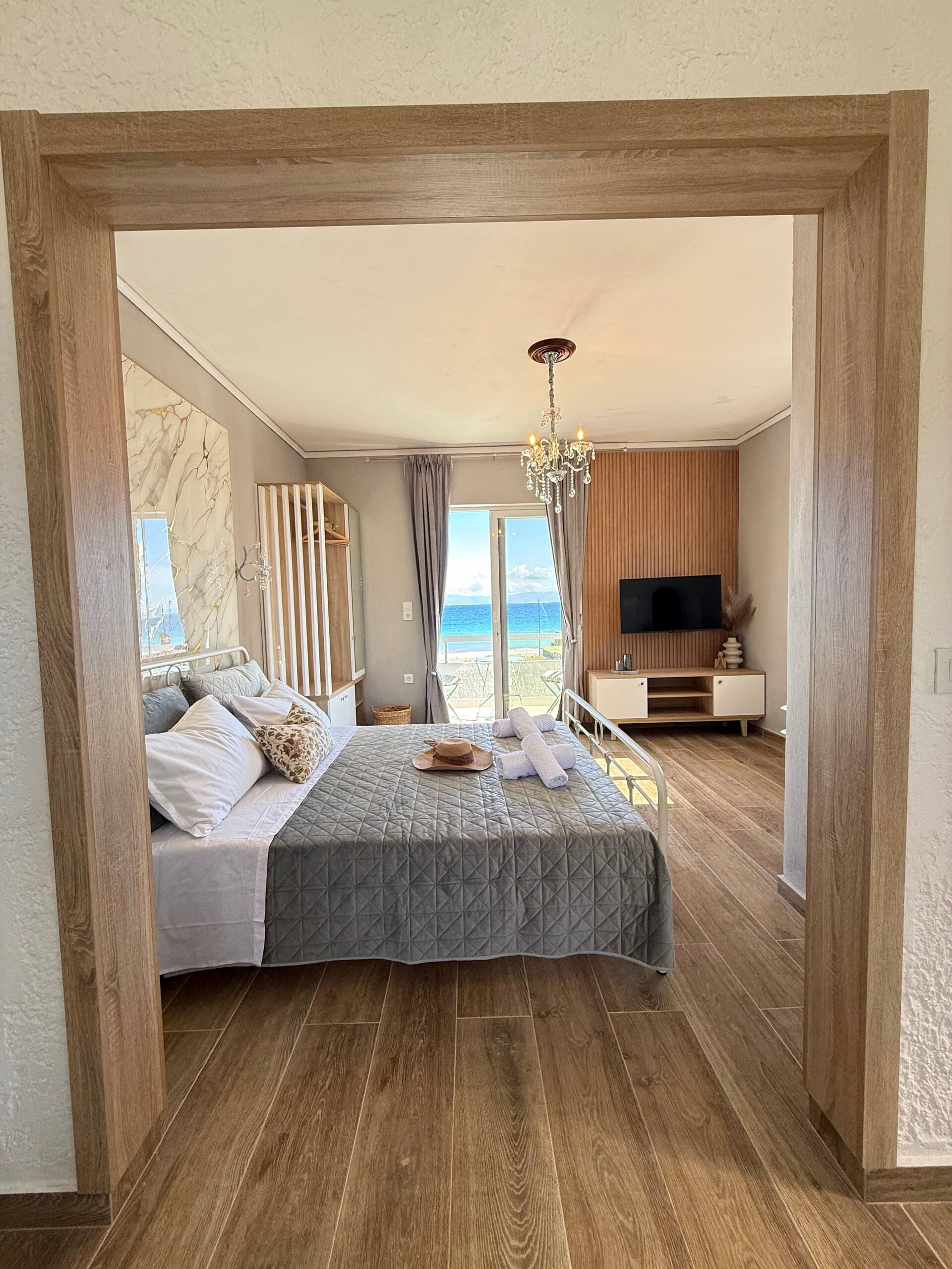 Beachfront Luxury Studio with Panoramic Sea View