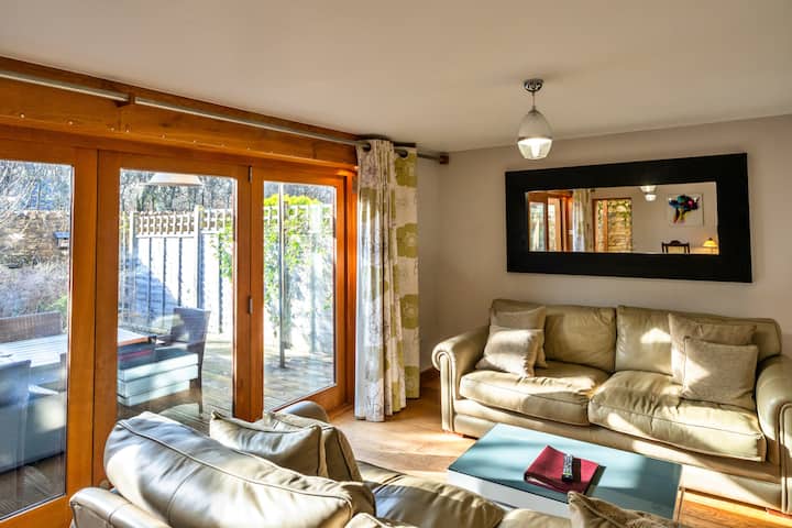 Finest Retreats | Hollies Cottage, Oak (3 Bed) - Yeovil