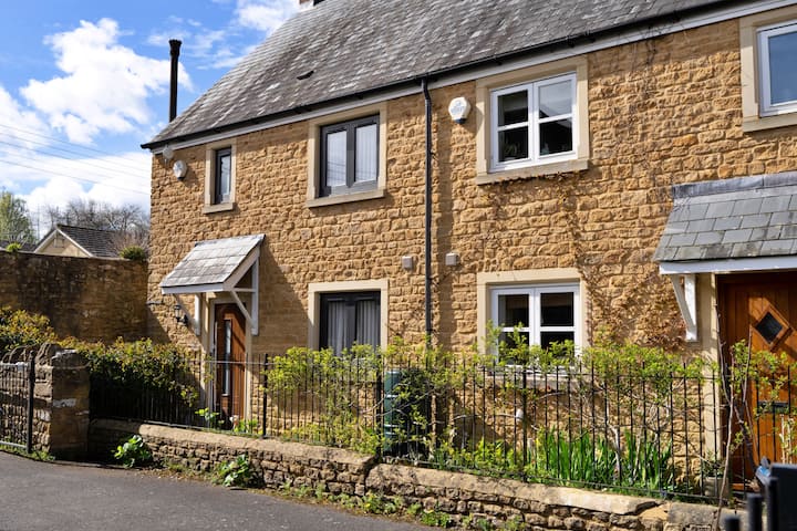 Hollies Cottage, Oak (3 Bed) - Yeovil