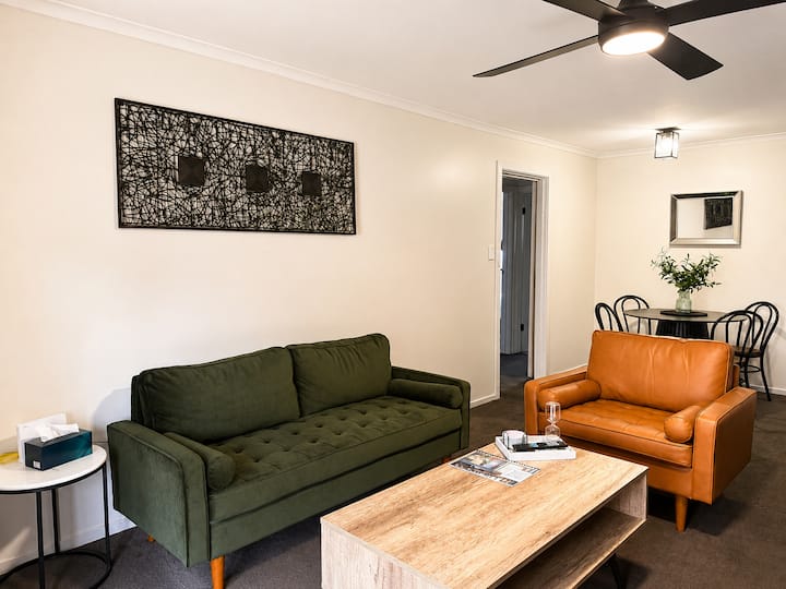Executive Stay On Best St | Prime Cbd Location - Wagga Wagga