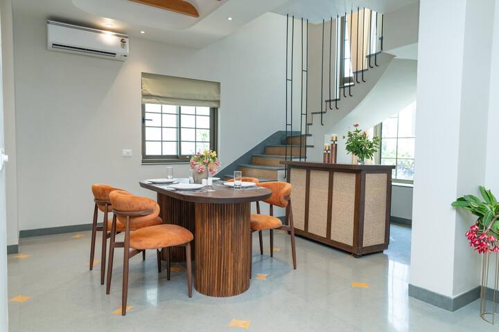Dining area image 2