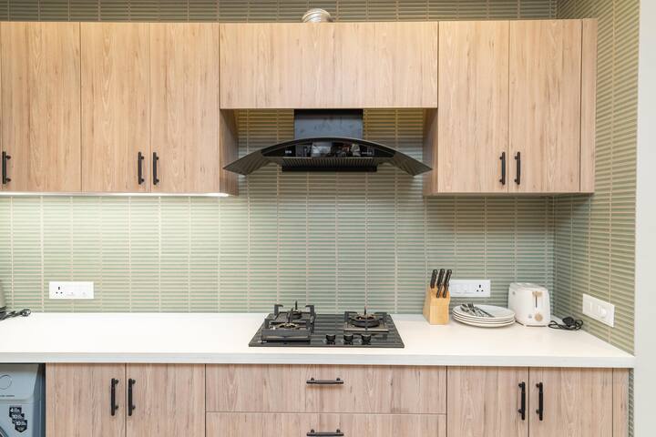 Full kitchen image 2
