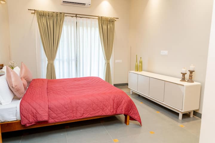 Bedroom 1 image 2