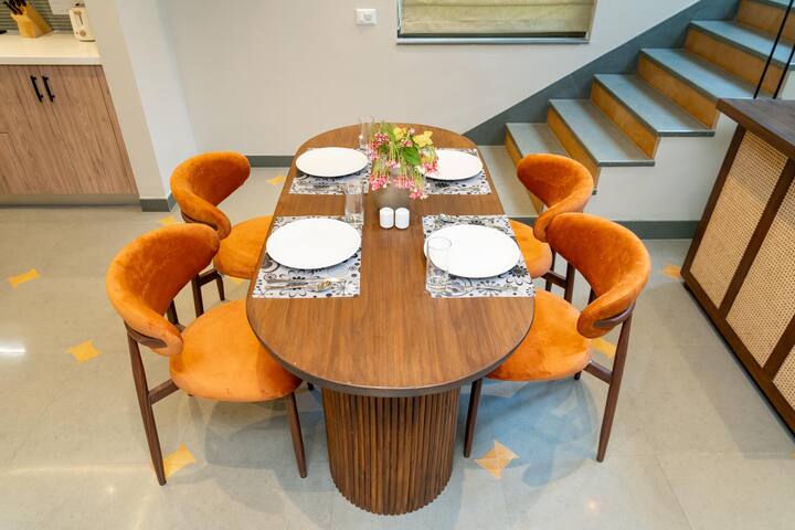 Dining area image 1