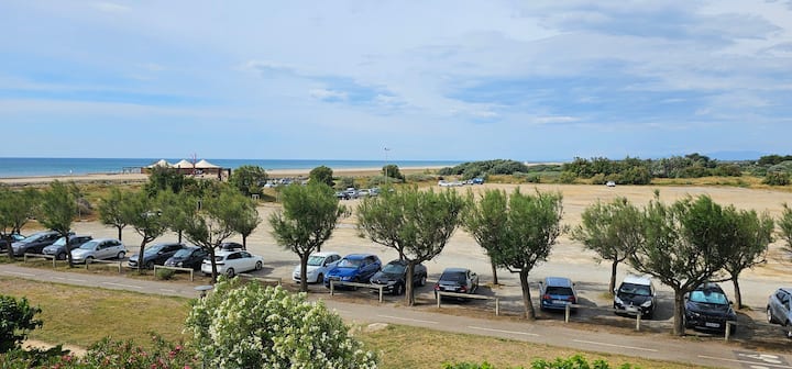 La Mer à Perte De Vue. Plage à 20 Mètres - Narbonne