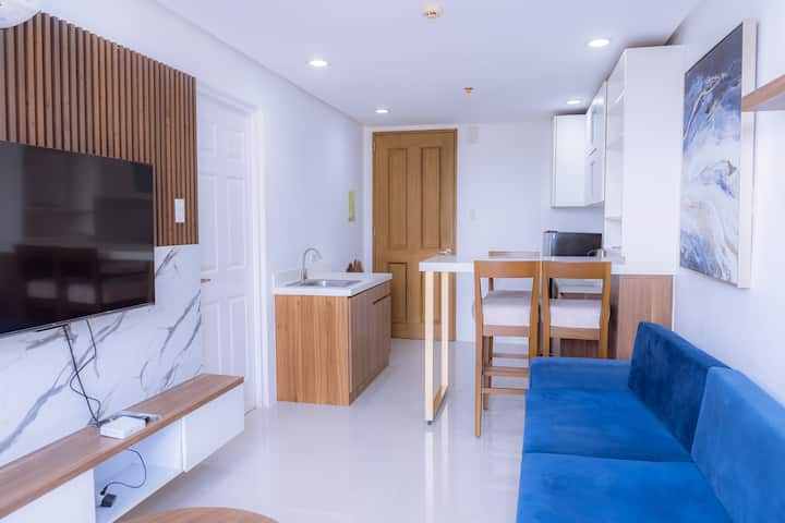 Unit 406 At One Pontefino Tower - Batangas