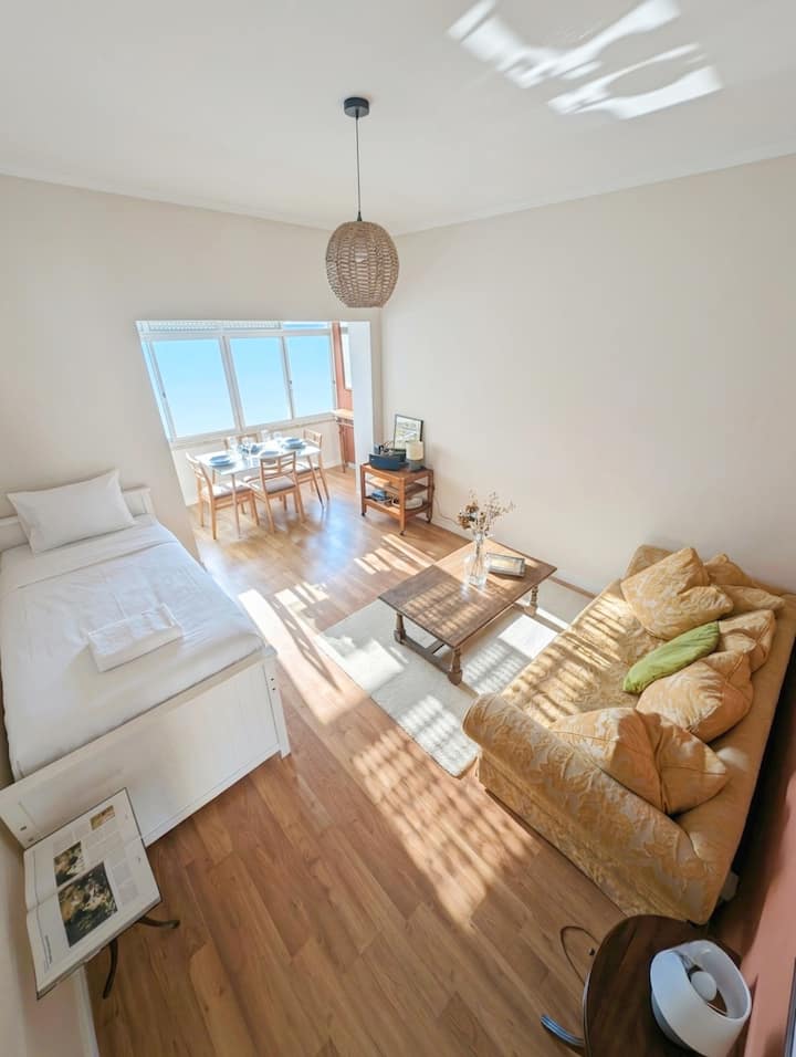 Cozy Apt Sleeps 5, Near Lisbon & Beaches, Cacilhas - Amadora