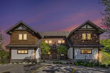 Boyne Mountain Ski/In-Out Condo W/Hottub Sleeps 12