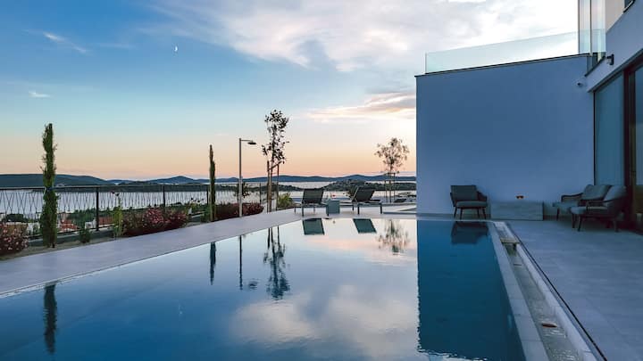 Crowonder Villa Infinity With Pool And Sea View - Vodice