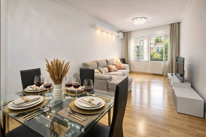 Elegant And Spacious Apartment In Barcelona City - Barcelona