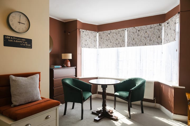 Laburnum Guest House -Heathrow London T5 - Slough