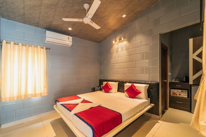 22 Bedroom Villa W Pool - Bangalore