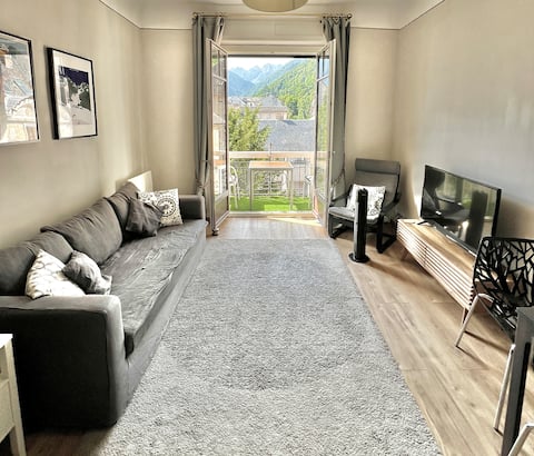Top Airbnb: Sunny apartment, centre of town, views forever in Bagnères De Luchon