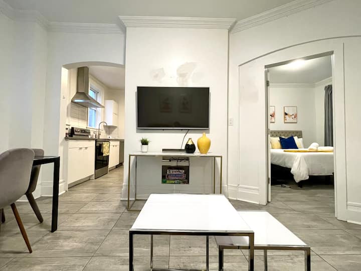 House Near Western U & Downtown London - London