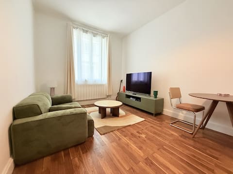 Successful Airbnb property: New apartment, cool & quiet, garden view in Lyon