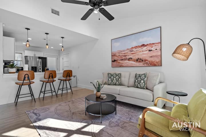 Bonus Studio Included At This Soco Austin Bungalow - Austin, TX