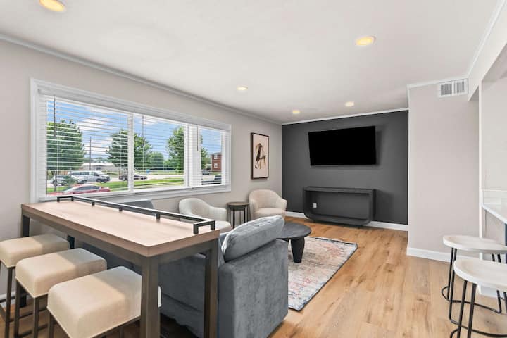Newly Renovated Unit In Central Spfld! #201 - Chatham, IL