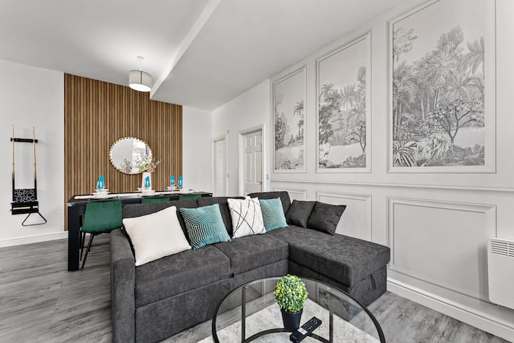 Leeds Modern Apartment- Pool Table & Wifi Included - Leeds