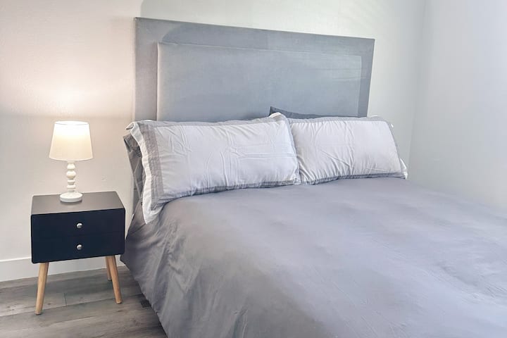 2b Condo With Private Courtyard - Phoenix, AZ