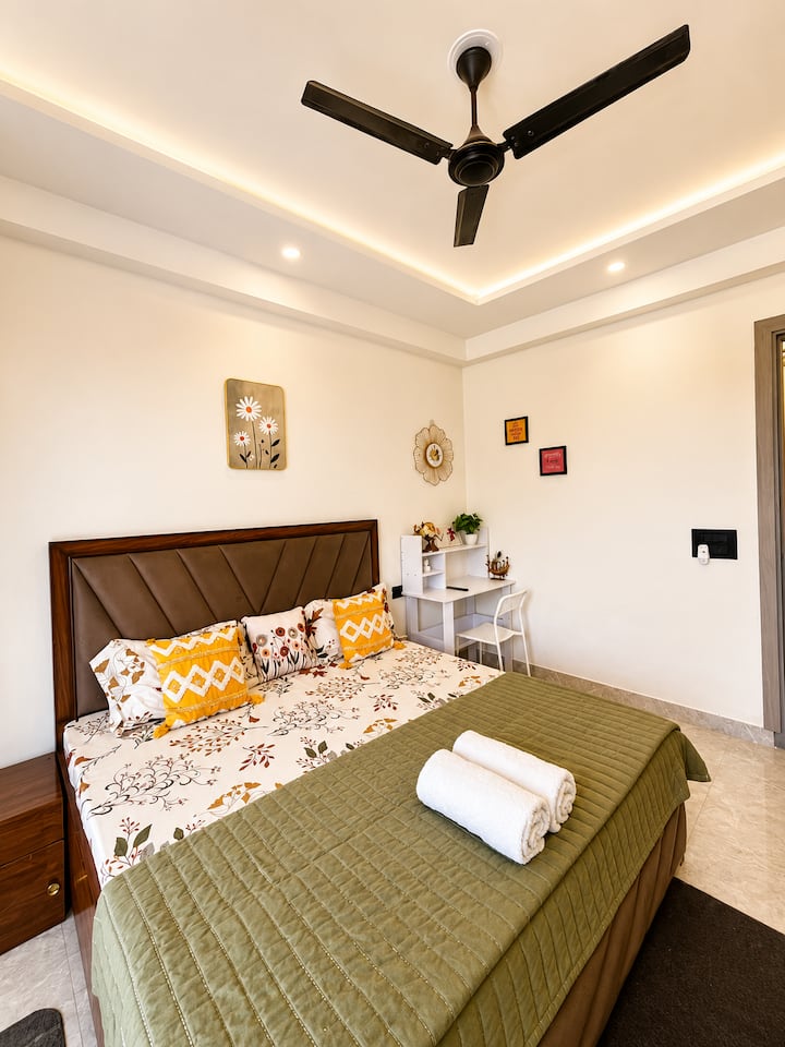 House Of Rashe | Modern 1bhk, Golf Course Rd - Gurugram