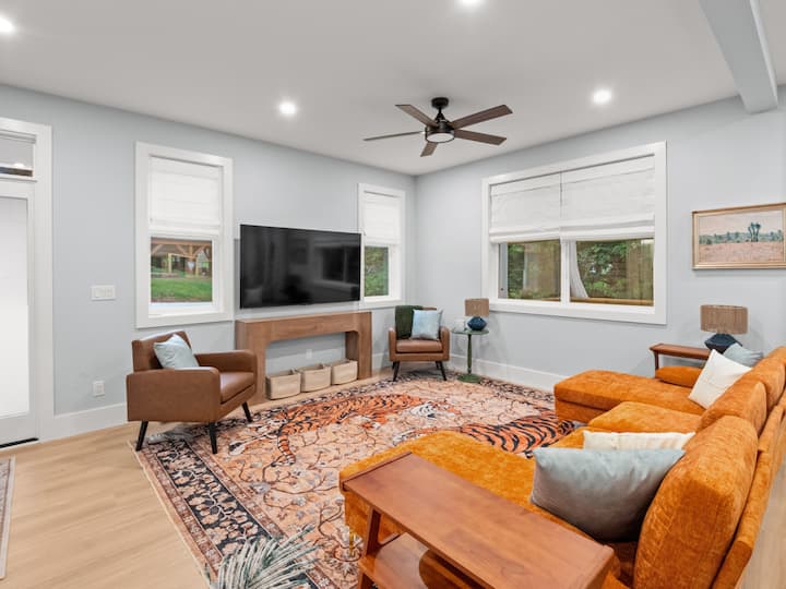 Airy & Stylish New Build, 4 Br/3,5 Ba, Central Avl - Asheville, NC