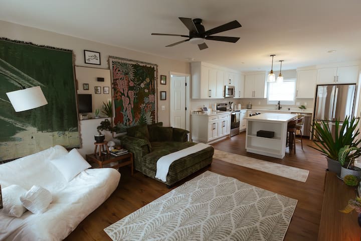 Main Street Blue Cottage | Two Blocks To Main St. - Hendersonville, NC