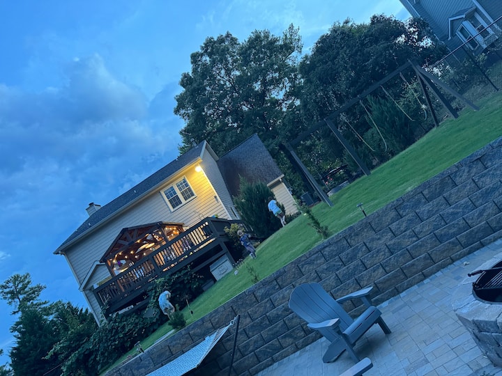 Cozy Home With Large Backyard - Lawrenceville, GA
