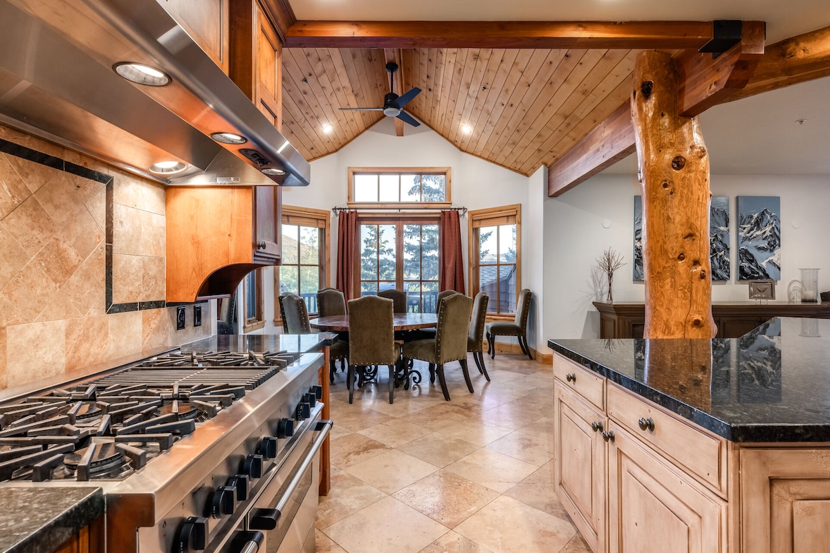 Luxurious 6BR Retreat in Deer Valley with hot tub